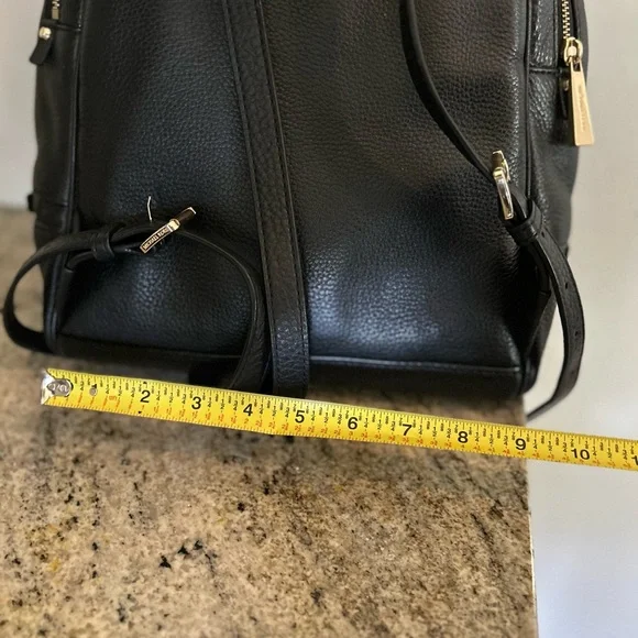 Lk new Michael KORS Black pebble leather Rhea zip Backpack. 3 pockets 1 inside - Picture 11 of 12